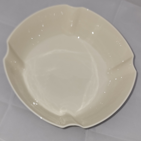 Lenox Hand Decorated with 24K Gold Bowl - Picture 5 of 6